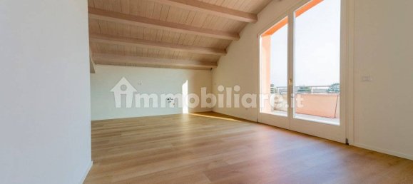 2 bedrooms Penthouse in Parma, Italy No. 228849 2