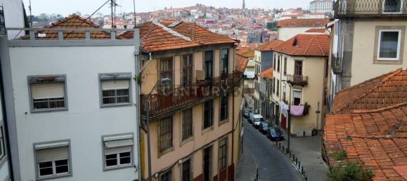 4 bedrooms House in Vila Nova de Gaia, Portugal No. 209418 4