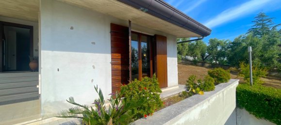 Вилла с 4 спальнями в Аквавива Пичена, Италия № 356532 43