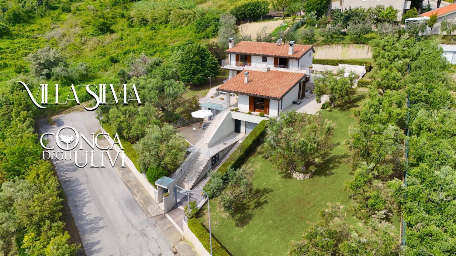 Вилла с 4 спальнями в Аквавива Пичена, Италия № 356532