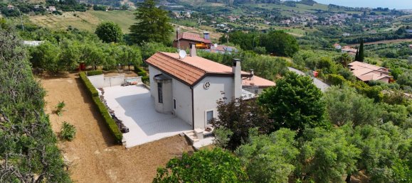 Вилла с 4 спальнями в Аквавива Пичена, Италия № 356532 4