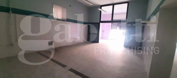 Коммерческая недвижимость с 2 комнатами в Санто Приско, Италия № 11820 4