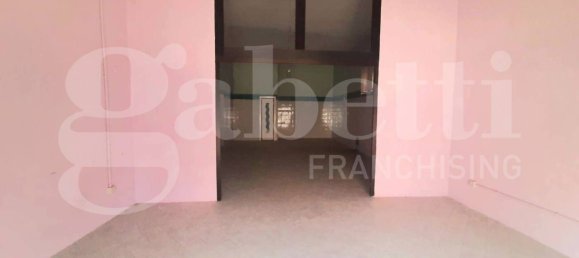 Коммерческая недвижимость с 2 комнатами в Санто Приско, Италия № 11820 3