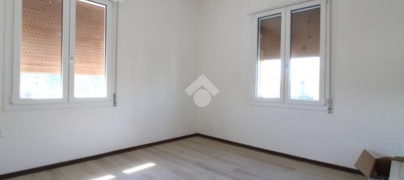 3غرفة شقة في Mirandola, Italy رقم 107801 10