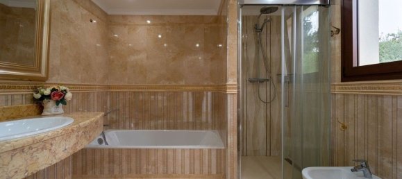 5 bedrooms Villa in Marbella, Spain No. 112549 11