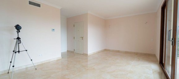 5 bedrooms Villa in Marbella, Spain No. 112549 12