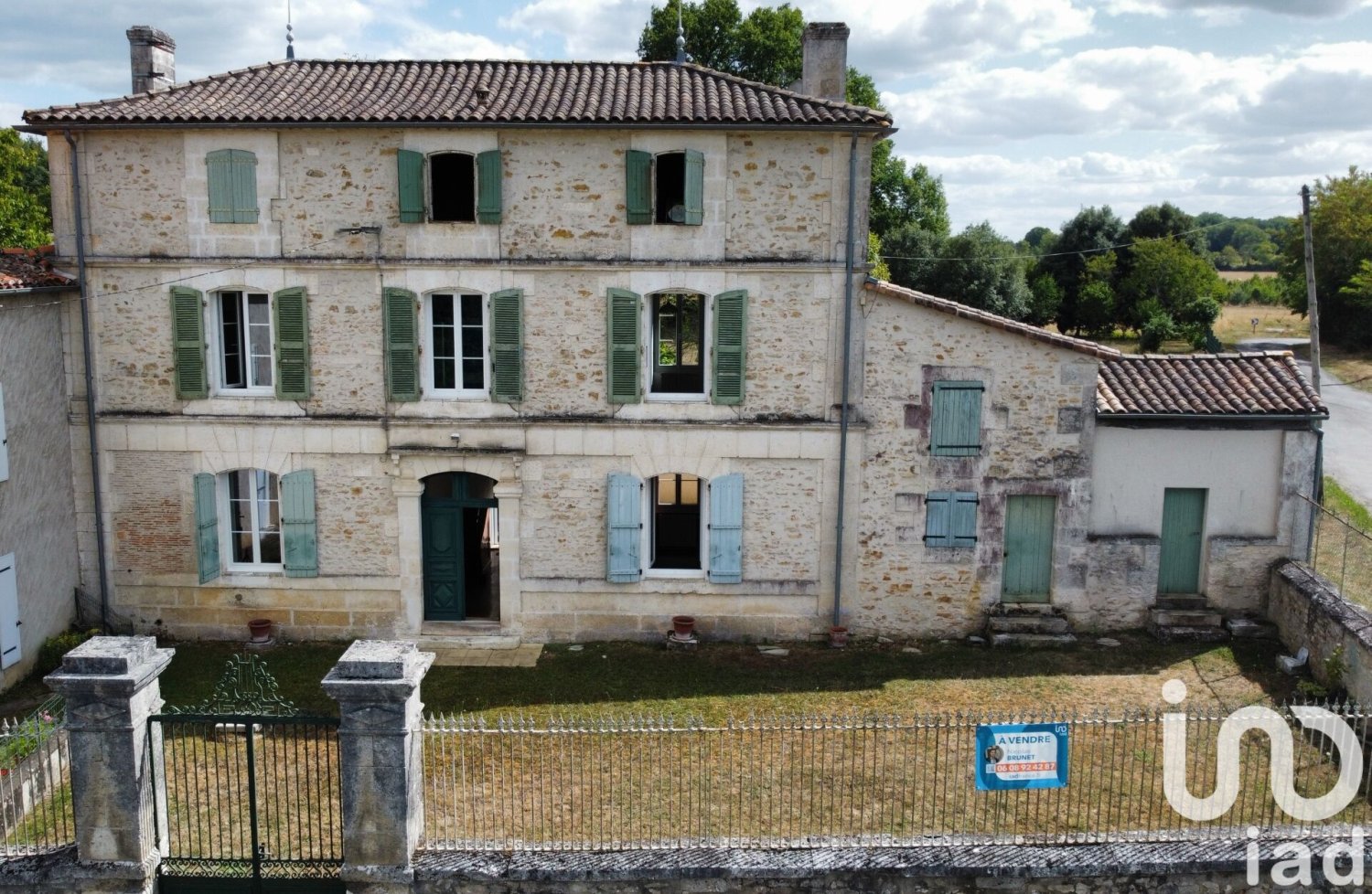 5 rooms House in Charente, France No. 286314