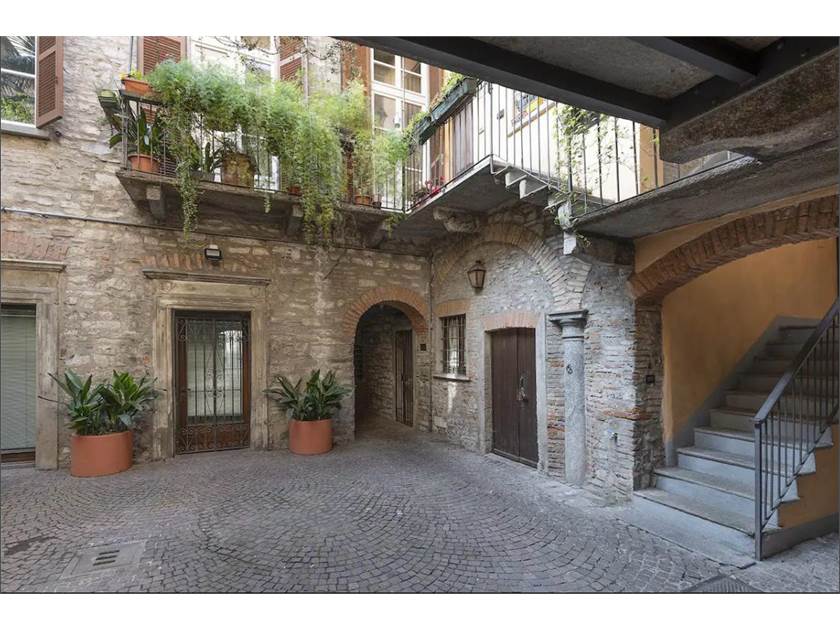 1 bedroom Apartment in Como, Italy No. 290233