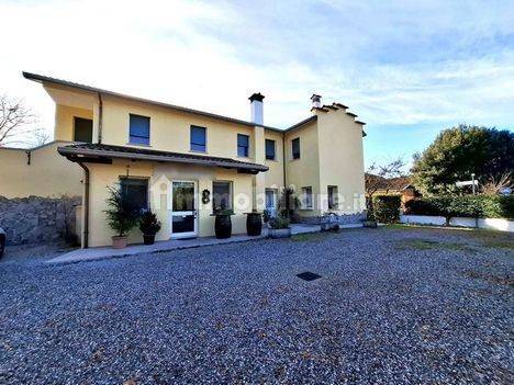 Propriété commerciale à Udine, Italy No. 389317