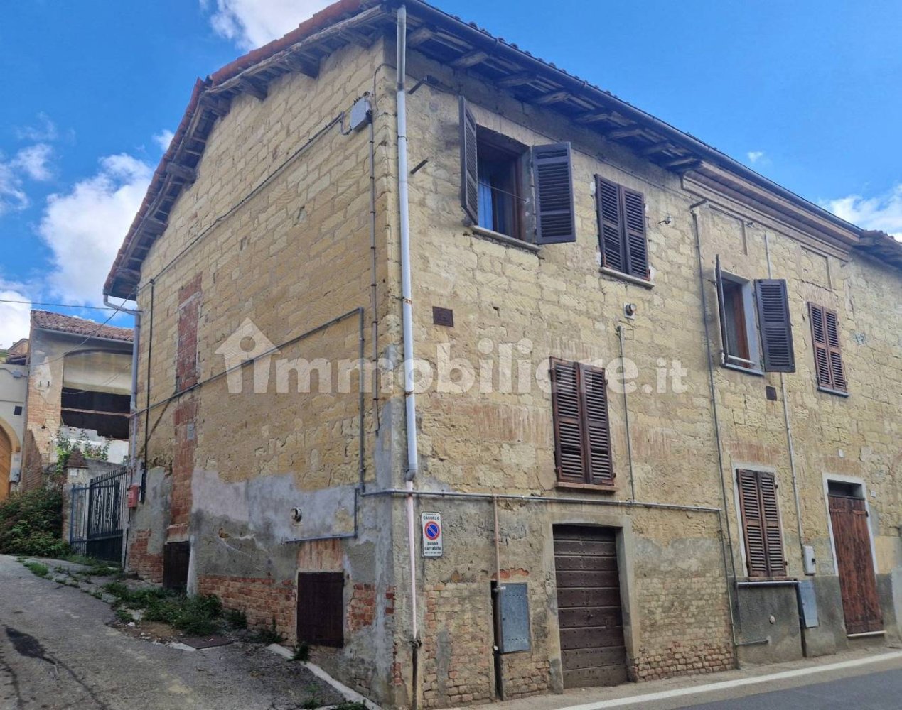 4 bedrooms House in Asti, Italy No. 324008