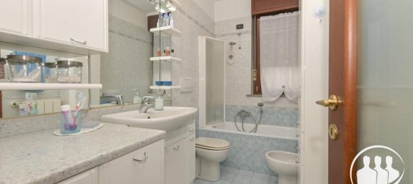 5 rooms Apartment in Turin, Italy No. 30543 30