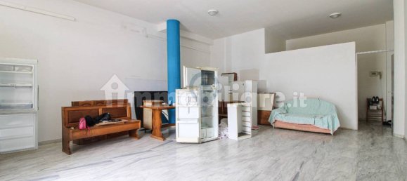 Imóvel comercial de 1 divisão em Alba Adriatica, Italy N.º 187821 2