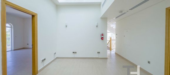 4 bedrooms Villa in Jumeirah Park, UAE No. 95270 8