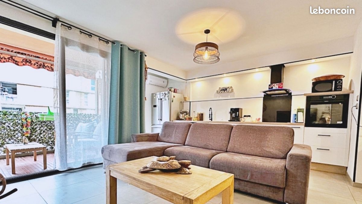 Apartamento de 3 dormitorios en Marseille, France No. 295183