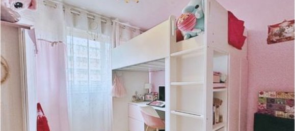 Apartamento de 3 dormitorios en Marseille, France No. 295183 3