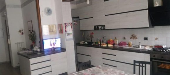 2 bedrooms Apartment in Turin, Italy No. 253768 3