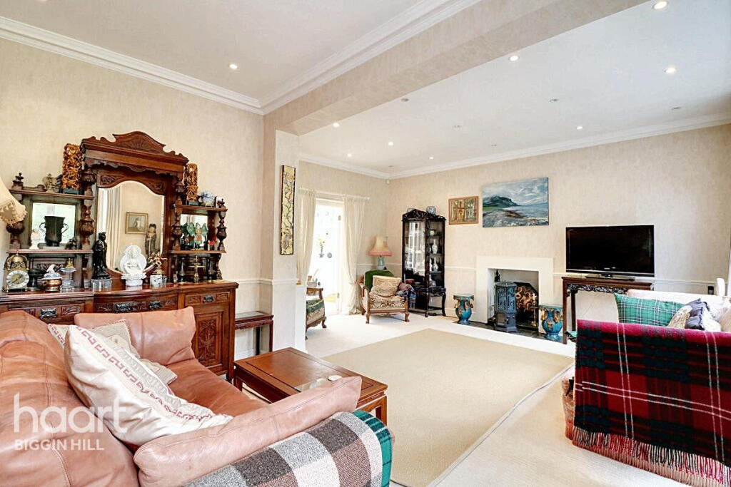 4 bedrooms Bungalow in Tatsfield, United Kingdom No. 4728