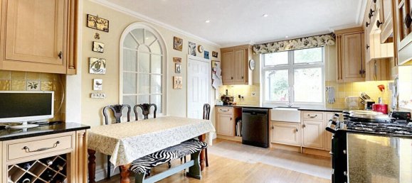 4 bedrooms Bungalow in Tatsfield, United Kingdom No. 4728 8