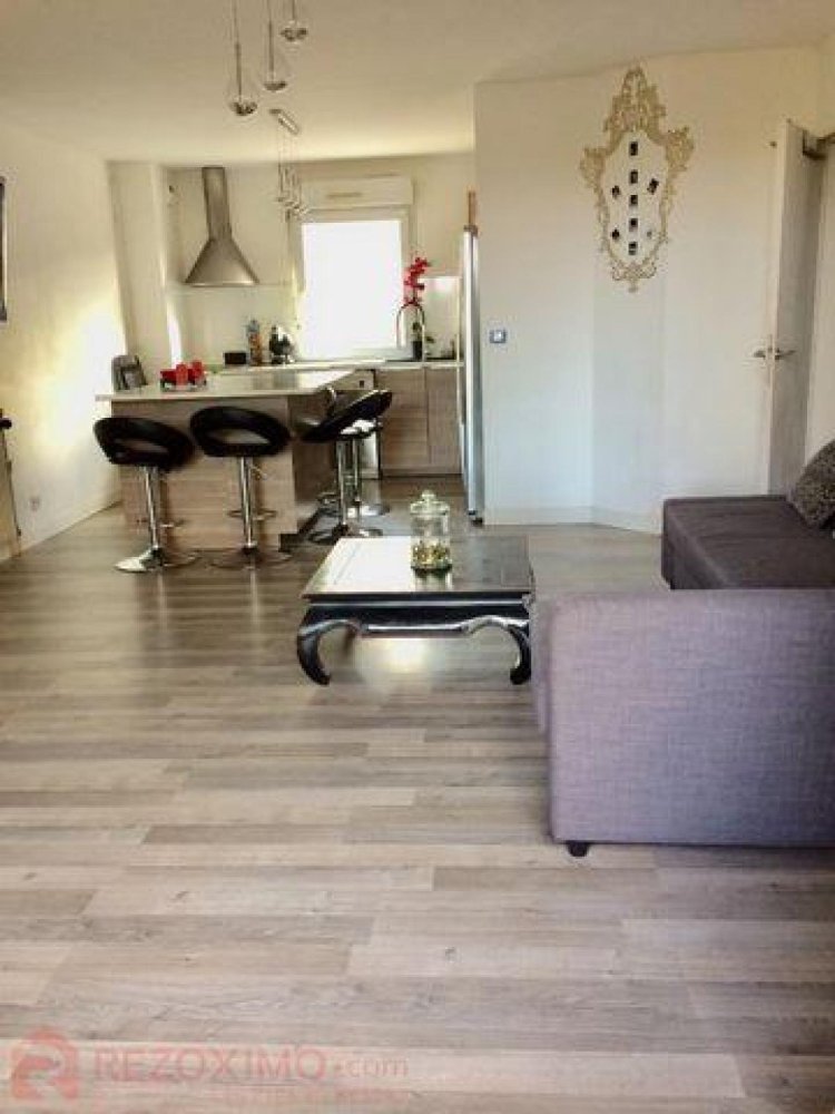 2 bedrooms Condo in Vitrolles, France No. 4308