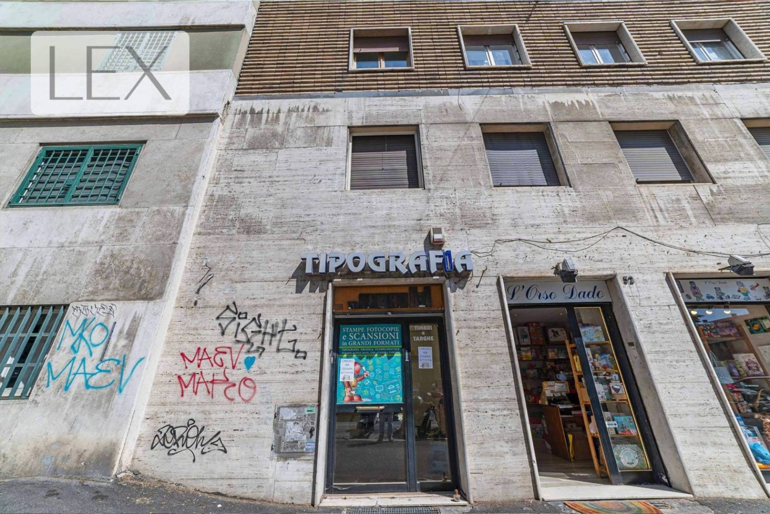 1 room Commercial property in Rome, Italy No. 386981