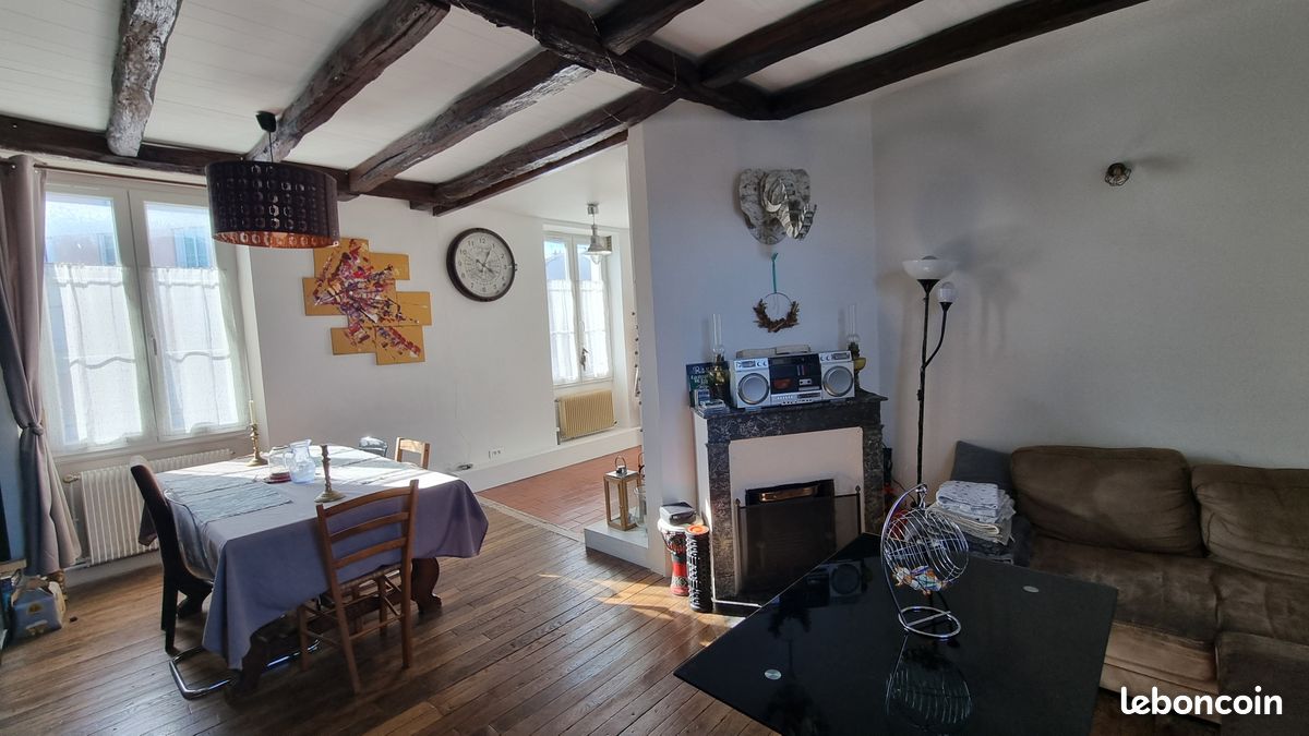 Apartamento de 3 dormitorios en Corbeil-Essonnes, France No. 137027