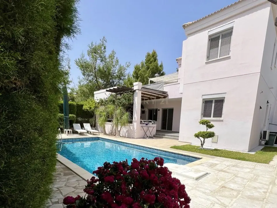 Villa de 3 dormitorios en Agios Tychonas, Cyprus No. 3813