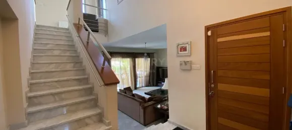 Villa de 3 dormitorios en Agios Tychonas, Cyprus No. 3813 3