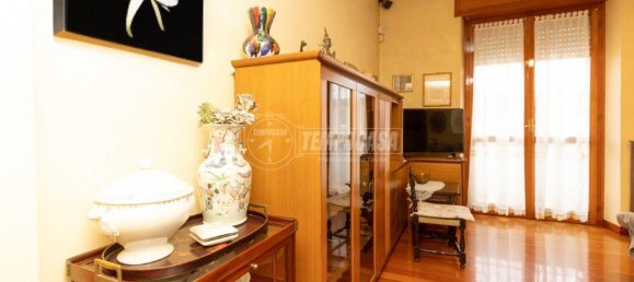 2 rooms Apartment in Milan, Italy No. 241652 2
