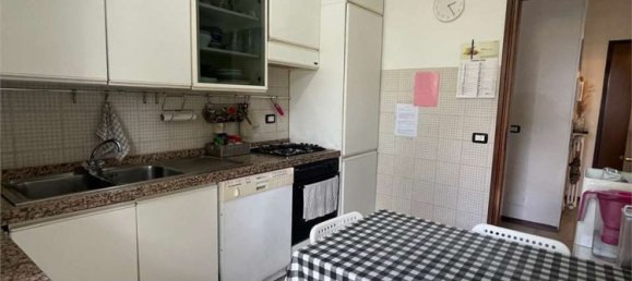 3 rooms Apartment in Bergamo, Italy No. 258829 3