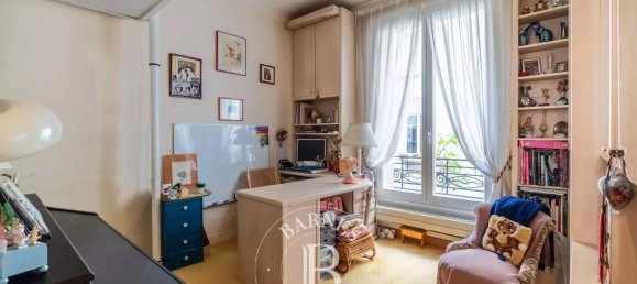 3 bedrooms Apartment in Paris, France No. 164090 8