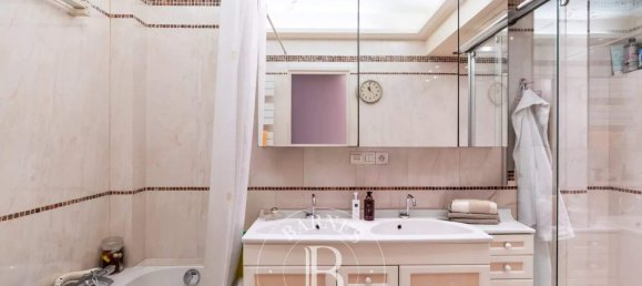 3 bedrooms Apartment in Paris, France No. 164090 13