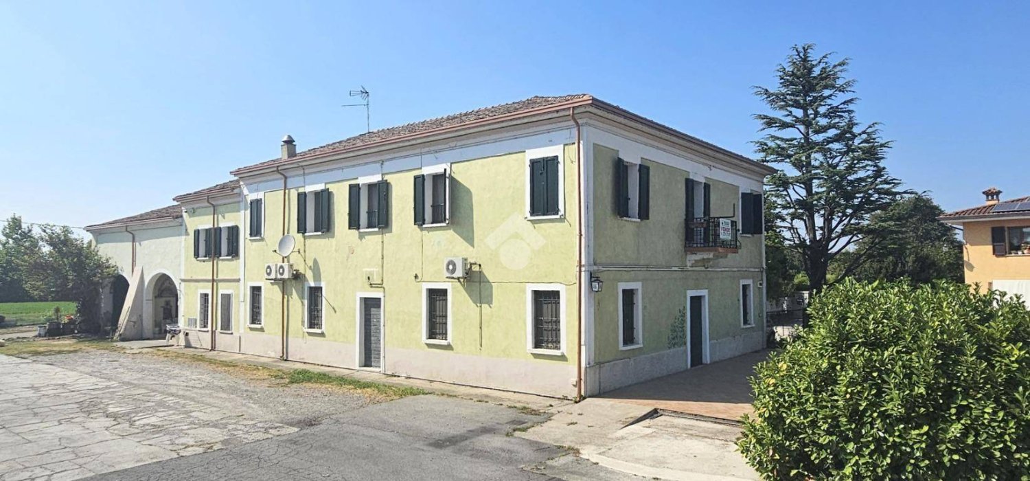 4 غرف نوم فيلا في Ceresara, Italy رقم 201289