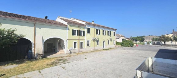 4 bedrooms Villa in Ceresara, Italy No. 201289 33