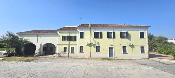 4 bedrooms Villa in Ceresara, Italy No. 201289 13