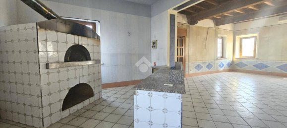 4 bedrooms Villa in Ceresara, Italy No. 201289 10