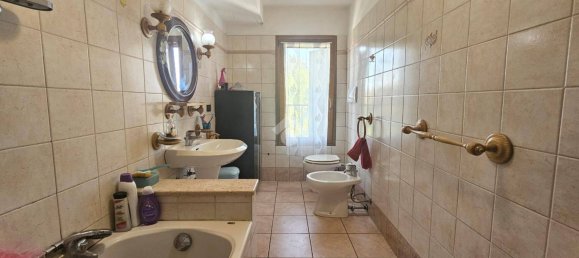 4 bedrooms Villa in Ceresara, Italy No. 201289 22