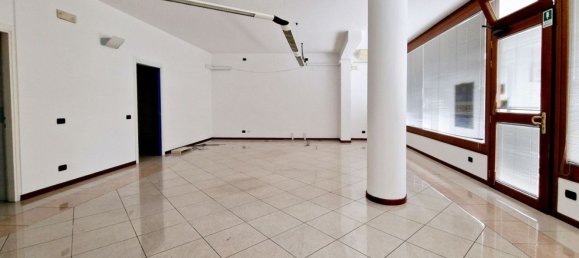 Oficina en Rovigo, Italy 102 m² No. 123245 2