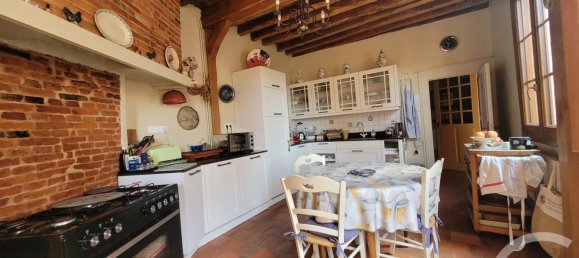 Propiedad comercial de 5 dormitorios en Songeons, France No. 261250 8