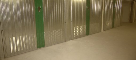 33m² Garage in Monza, Italy No. 55355 4