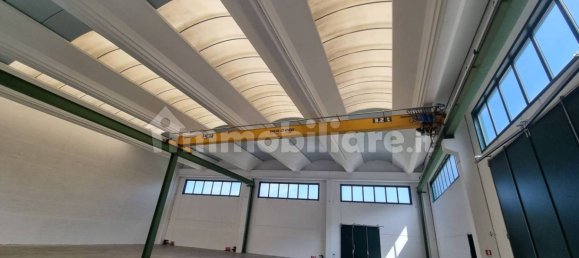 Almacén de 3 habitaciónes en Olgiate Comasco, Italy No. 162254 10