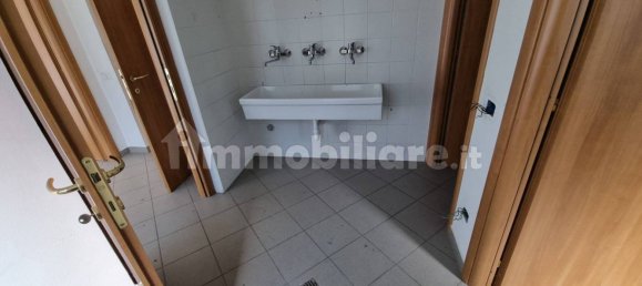 Almacén de 3 habitaciónes en Olgiate Comasco, Italy No. 162254 25