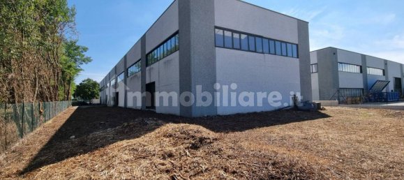 Almacén de 3 habitaciónes en Olgiate Comasco, Italy No. 162254 3