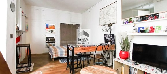 Studio in Paris, France No. 168628 2