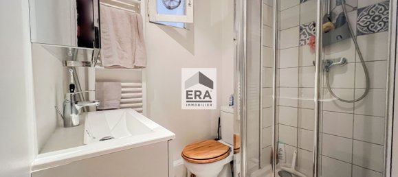 Studio in Paris, France No. 168628 5