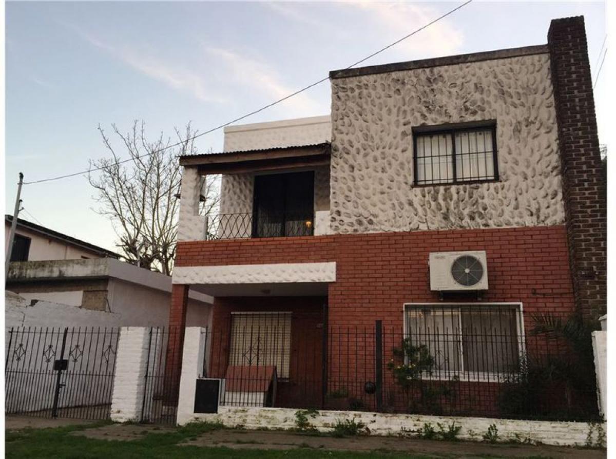 3 bedrooms House in Malvinas Argentinas, Argentina No. 58336