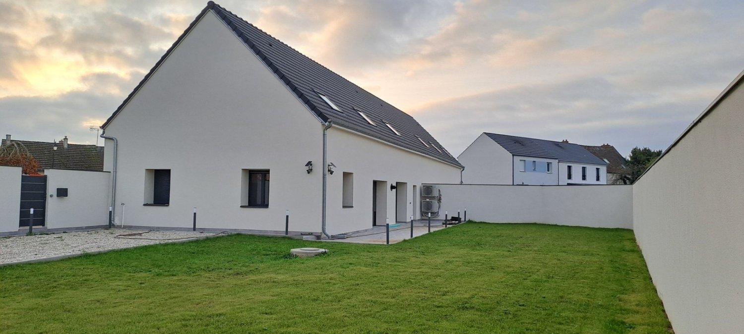 Casa de 4 dormitorios en Sainville, France No. 73060