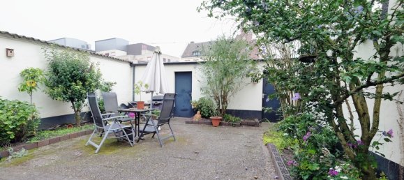 8-salle Garage à Krefeld, Germany No. 110350 4