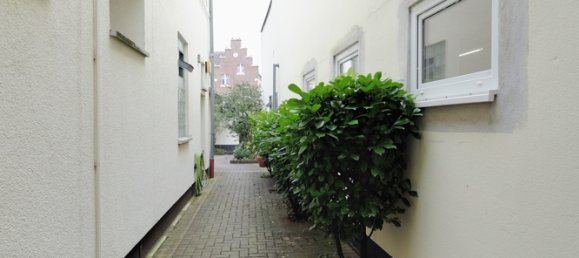 8-salle Garage à Krefeld, Germany No. 110350 5