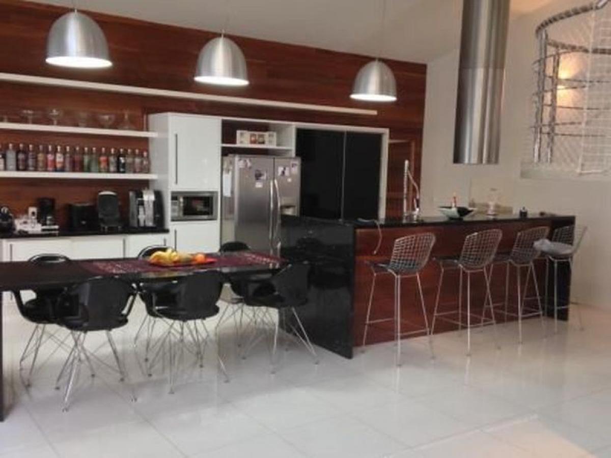 Casa de 4 dormitorios en Sao Paulo, Brazil No. 560257