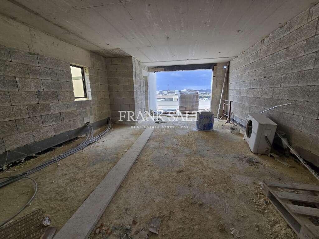 2 bedrooms Penthouse in Saint Paul's Bay, Malta No. 2431